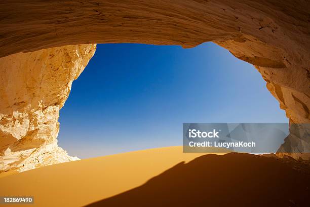 Hoehlefenster Stockfoto und mehr Bilder von Weiße Wüste - Weiße Wüste, Ägypten, Grotte