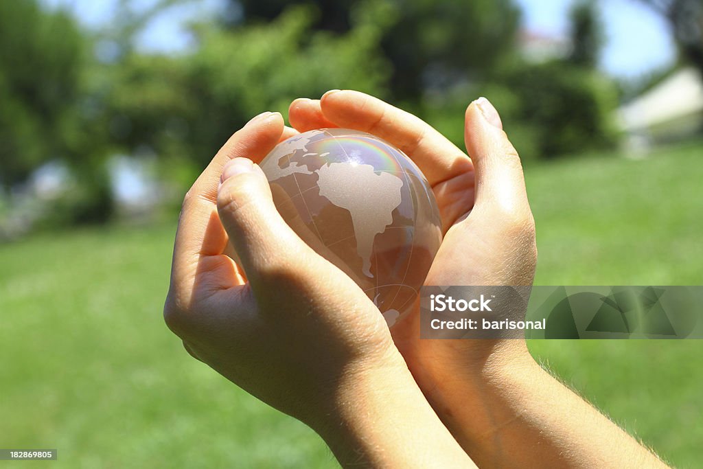 Globe dans la main - Photo de Globe terrestre libre de droits