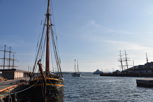 Un voilier amarré dans le port d’Oslo, en Norvège