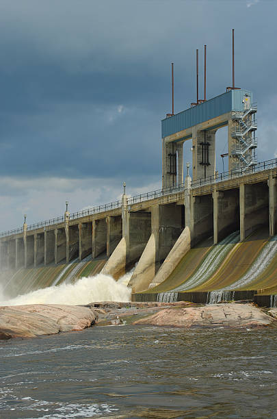 hydroelectric dam - dam hydroelectric power station manitoba canada zdjęcia i obrazy z banku zdjęć