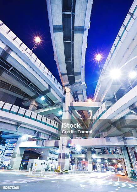 Tokyo Carreteras En La Noche Foto de stock y más banco de imágenes de Anochecer - Anochecer, Arquitectura, Atestado