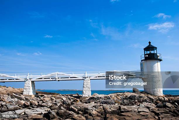 Farol De Marshall Point Com Água No Fundo - Fotografias de stock e mais imagens de Ao Ar Livre - Ao Ar Livre, Azul, Baía