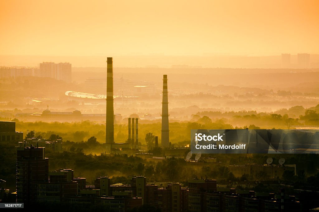 モスクワの郊外の煙とファイヤースモーク - 工場地帯のロイヤリティフリーストックフォト
