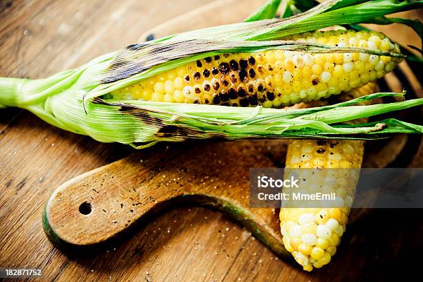 Foto de Milho Grelhado e mais fotos de stock de Comida - Comida, Comida e bebida, Cru