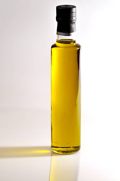 istock Bottle of olive oil 182871954