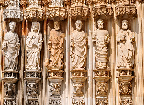 Detail  main portal of the Batalha Abbey, Batalha,Portugal Mosteiro Santa Maria da Vitória in Batalha,Portugal.Unesco World Heritage Site.Detail of the the main portal with sculptures and statues of saints and apostles. batalha stock pictures, royalty-free photos & images