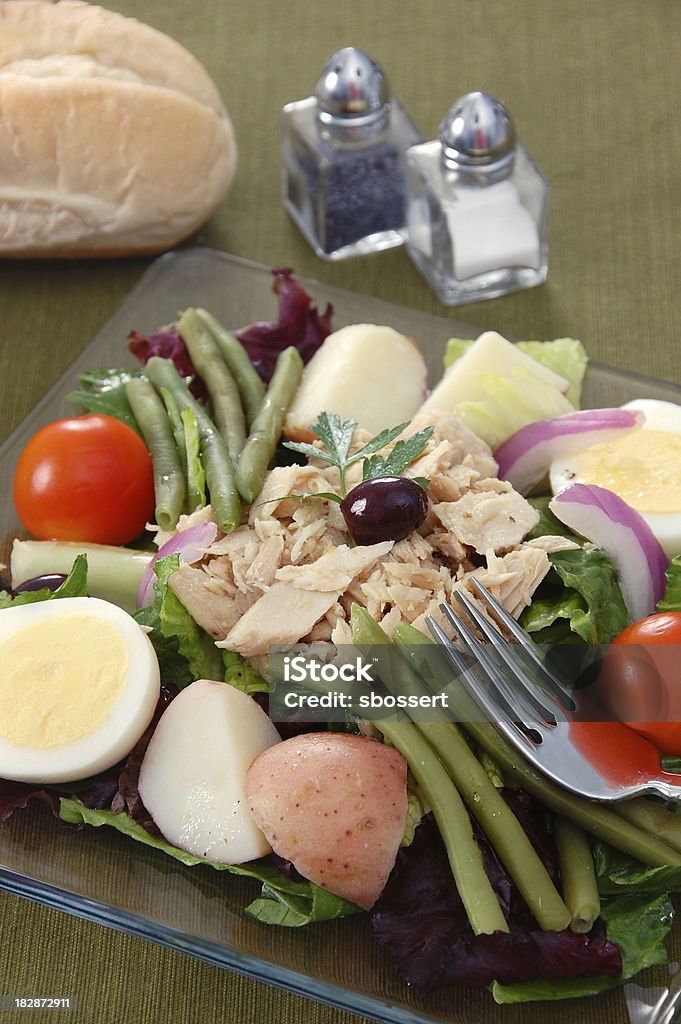 Salade Nicoise - Foto de stock de Aceituna libre de derechos