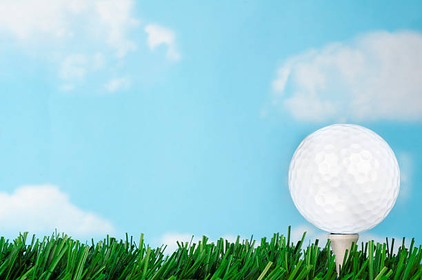 bola de golfe - golf ball spring cloud sun imagens e fotografias de stock