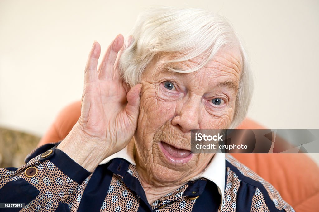 Cápsulas de audição mulher senior - Royalty-free Deficiência auditiva Foto de stock