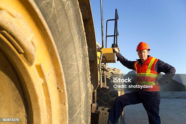 Uomo E La Macchina - Fotografie stock e altre immagini di Industria mineraria - Industria mineraria, Occupazione, Minatore