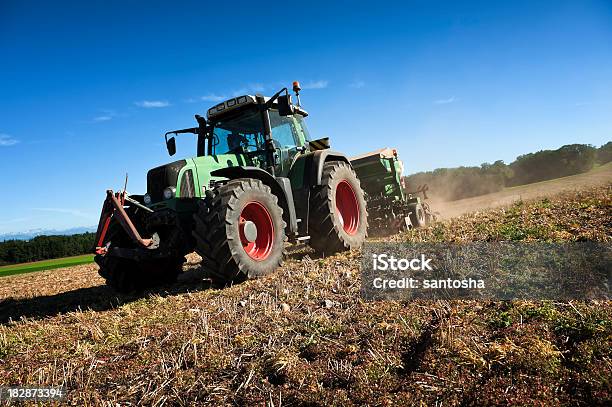 Traktor Säen Canola Seed Stockfoto und mehr Bilder von Canola - Canola, Raps, Säen