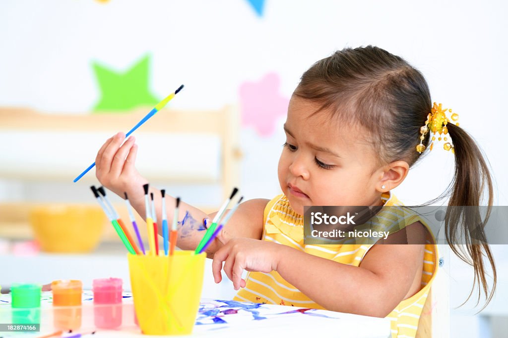 Menina de pintura - Foto de stock de 2-3 Anos royalty-free