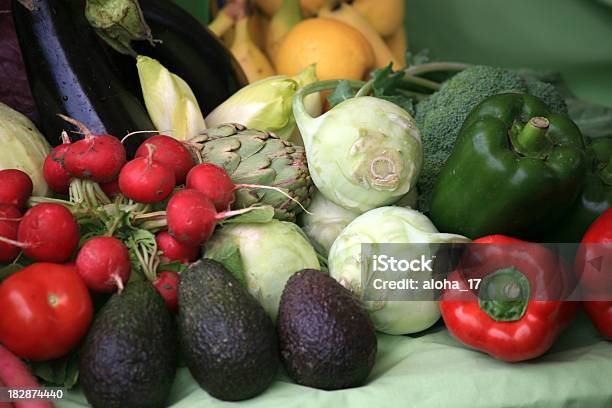 Frisches Gemüse Stockfoto und mehr Bilder von Artischocke - Artischocke, Aubergine, Avocado