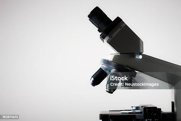 Microscópio Eletrónico - Fotografias de stock e mais imagens de Dispersa - Dispersa, Laboratório, Microscópio