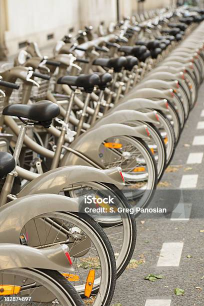 Biciclette Urban - Fotografie stock e altre immagini di Ambientazione esterna - Ambientazione esterna, Bicicletta, Capitali internazionali