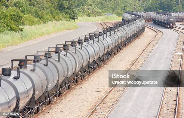 Foto de Petroleiro De Trem e mais fotos de stock de Curva - Forma - Curva - Forma, Dia, Estrada