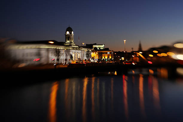 cork city wieczorem - republic of ireland corcaigh night photography zdjęcia i obrazy z banku zdjęć