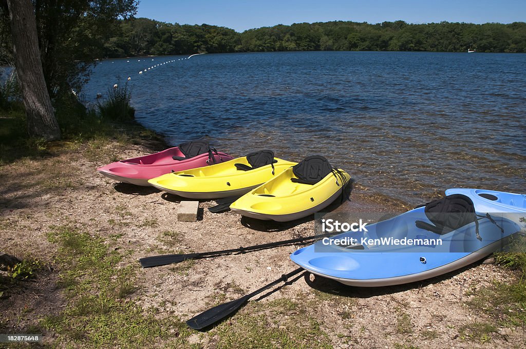 Kayaks en el lago - Foto de stock de Cape Cod libre de derechos