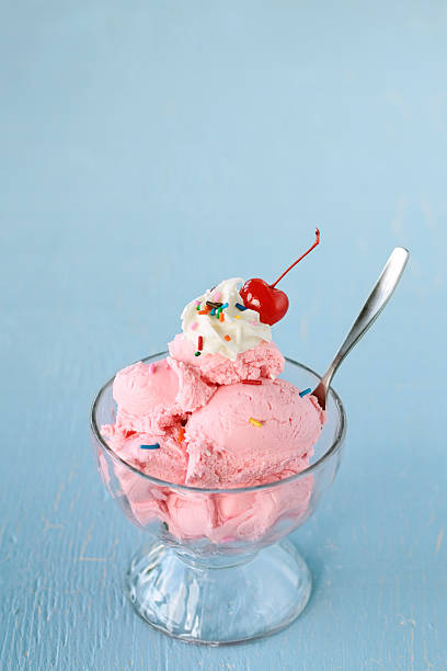 istock Strawberry Ice Cream Sundae 182875854