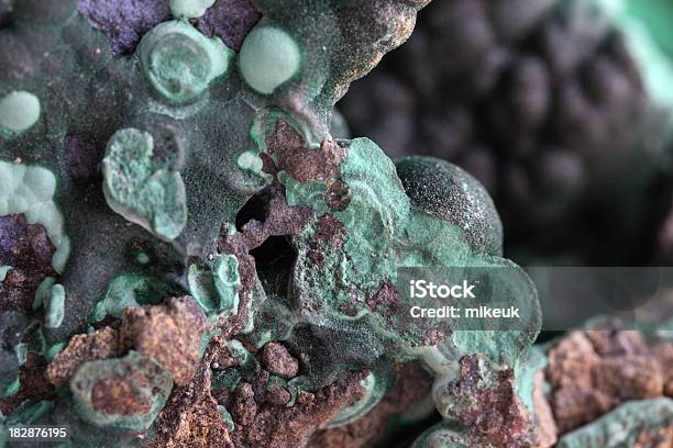 Malachite Mineral De Cobre Foto de stock y más banco de imágenes de Ciencia - Ciencia, Cobre, Cristal - Estructura física