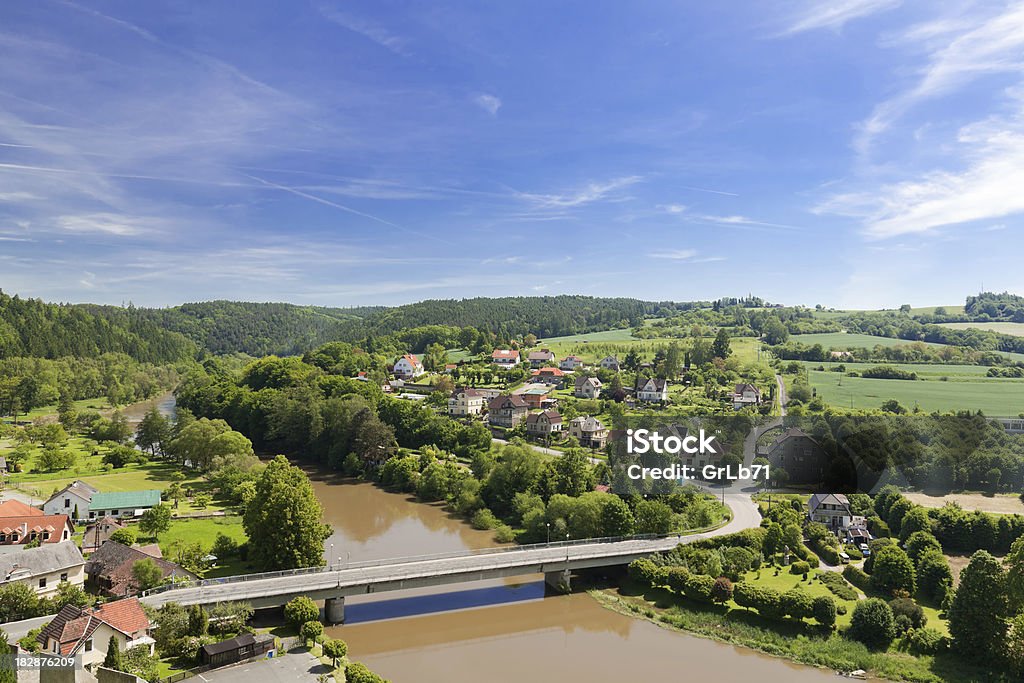 Vista do Castelo de Ceske Stenberg - Royalty-free Azul Foto de stock