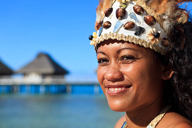 타이티-dancer - bora bora polynesia beach bungalow 뉴스 사진 이미지
