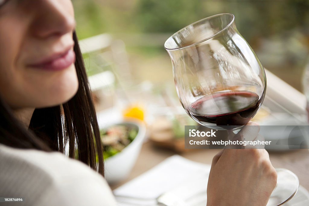 Kobieta z wina - Zbiór zdjęć royalty-free (Alkohol - napój)