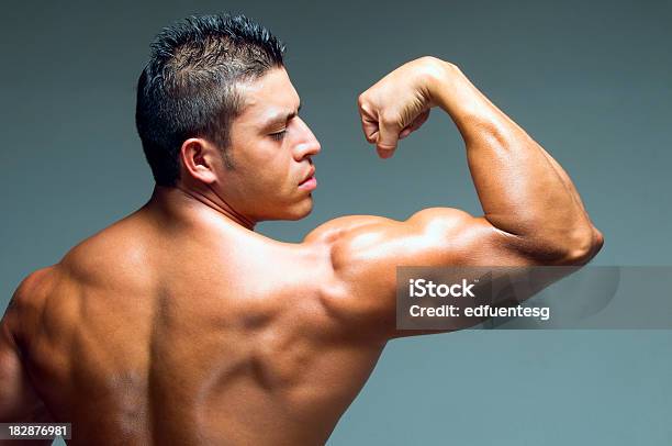 Bizeps Stockfoto und mehr Bilder von 25-29 Jahre - 25-29 Jahre, Anaerobes Training, Athlet