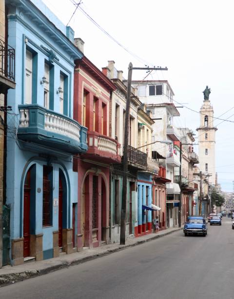 istock Street - Havana 2 1828771043