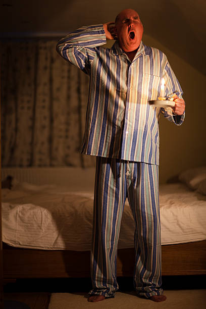 Fantasie Schaap Springplank Bedtime With Candle And Striped Pyjamas Stock Photo - Download Image Now -  Yawning, Men, Dark - iStock