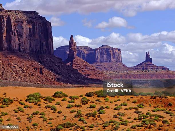 Valle Monumento Foto de stock y más banco de imágenes de Aire libre - Aire libre, Arena, Arenisca