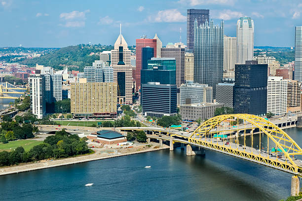 istock Pittsburgh, Pennsylvania Skyline Featuring Skyscrapers of Various Architecture 182877570