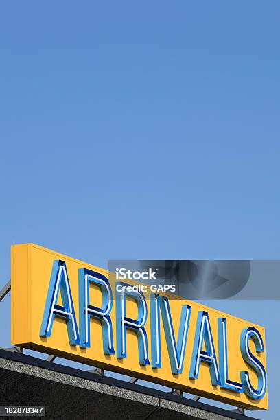 Melden Sie Sich Bei Ankunft Am Flughafen Stockfoto und mehr Bilder von Ankunft - Ankunft, Einzelwort, Flughafen