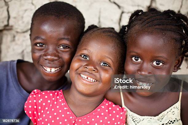 Bambini Africani - Fotografie stock e altre immagini di Africa - Africa, Bambino, Cugino