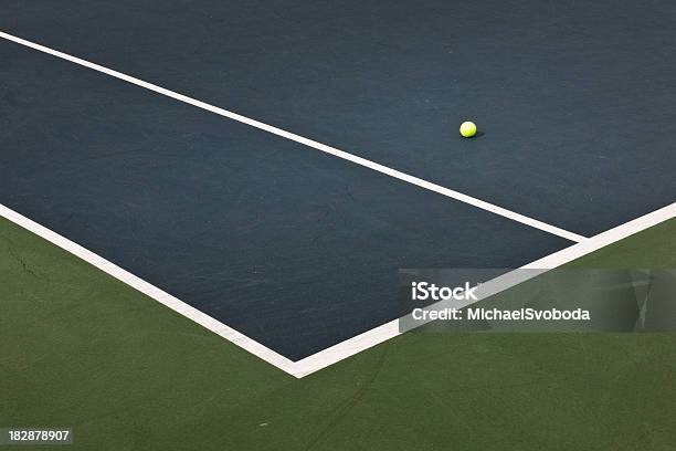 Pallone Da Tennis - Fotografie stock e altre immagini di Allenamento - Allenamento, Ambientazione esterna, Attività ricreativa