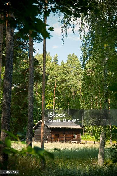 ノルウェー木製のログキャビンの家の森 - シャレーのストックフォトや画像を多数ご用意 - シャレー, 丸太小屋, 北欧諸国