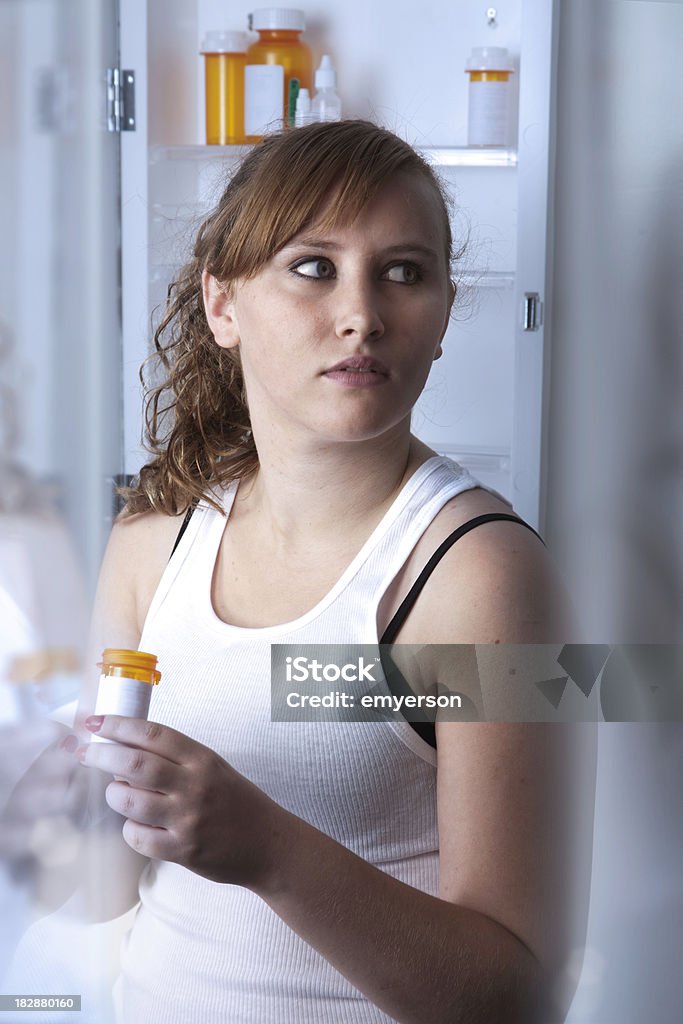 Tabletten Secret Sucht - Lizenzfrei Badezimmerschrank Stock-Foto