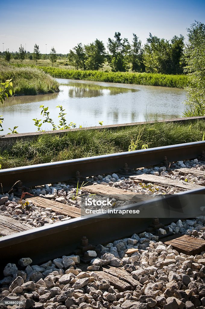 Железнодорожный и реку - Стоковые фото Padan Plain роялти-фри
