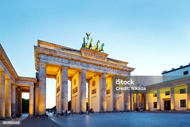 Photo libre de droit de La Porte De Brandebourg Berlin banque d'images et plus d'images libres de droit de Aigle - Aigle, Allemagne, Architecture