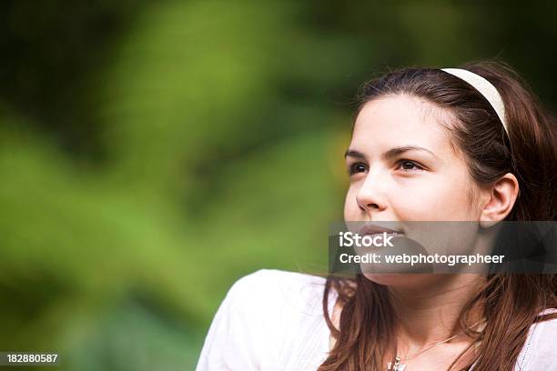 Retrato De Mujer Foto de stock y más banco de imágenes de Adulto - Adulto, Adulto joven, Aire libre