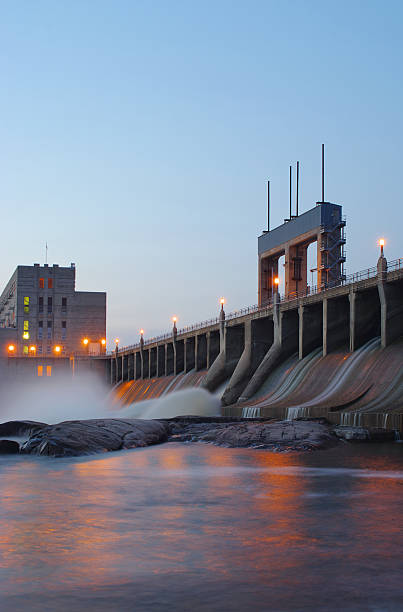 hydroelectric dam - dam hydroelectric power station manitoba canada zdjęcia i obrazy z banku zdjęć