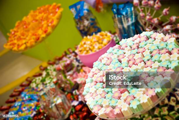 Candys Tipo Bufé Foto de stock y más banco de imágenes de Alimento - Alimento, Azúcar, Bandeja