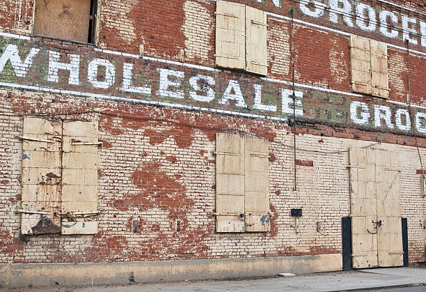 istock Wholesale grocery building 182881123