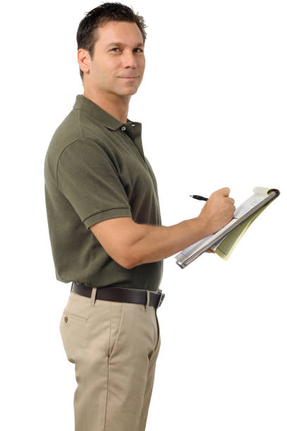 abito casual uomo d'affari scrivendo su appunti - clipboard men sales occupation casual foto e immagini stock