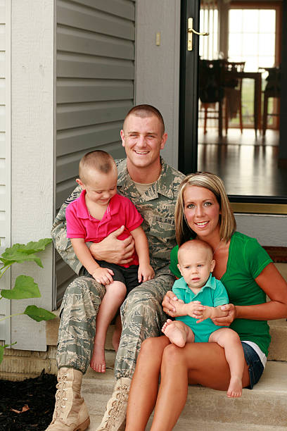 Junge Militär-Familie von vier – Foto