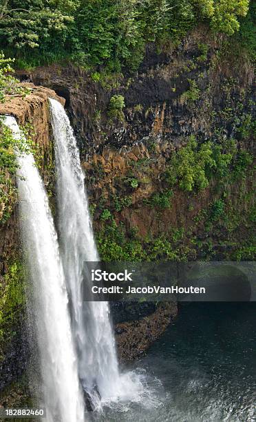 Wailua Falls Kauai Foto de stock y más banco de imágenes de Agua - Agua, Agua estancada, Aire libre