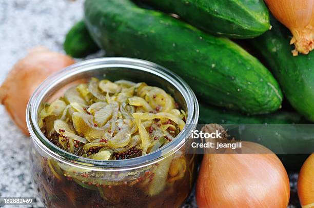 Hausgemachte Gurkenpickle Stockfoto und mehr Bilder von Beilage - Beilage, Eingelegt, Eingemacht