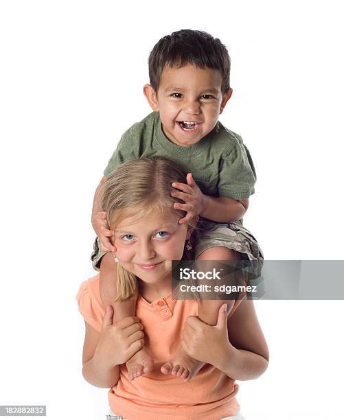 A Spalla - Fotografie stock e altre immagini di Bambine femmine - Bambine femmine, Bambini maschi, Bambino