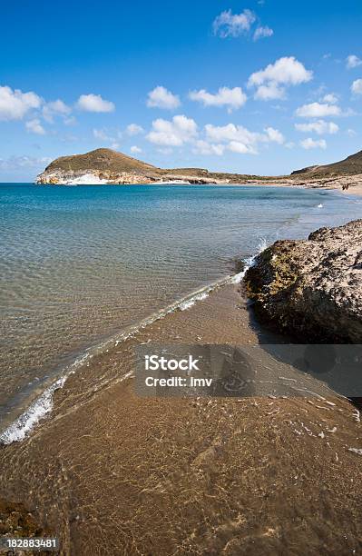 Fale Są Delikatnie W Los Genoveses Beach Hiszpania - zdjęcia stockowe i więcej obrazów Andaluzja