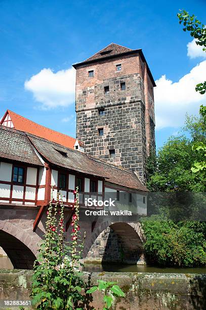 Foto de Bridge E A Torre De Nürnberg e mais fotos de stock de Alemanha - Alemanha, Alpes europeus, Alto - Descrição Geral